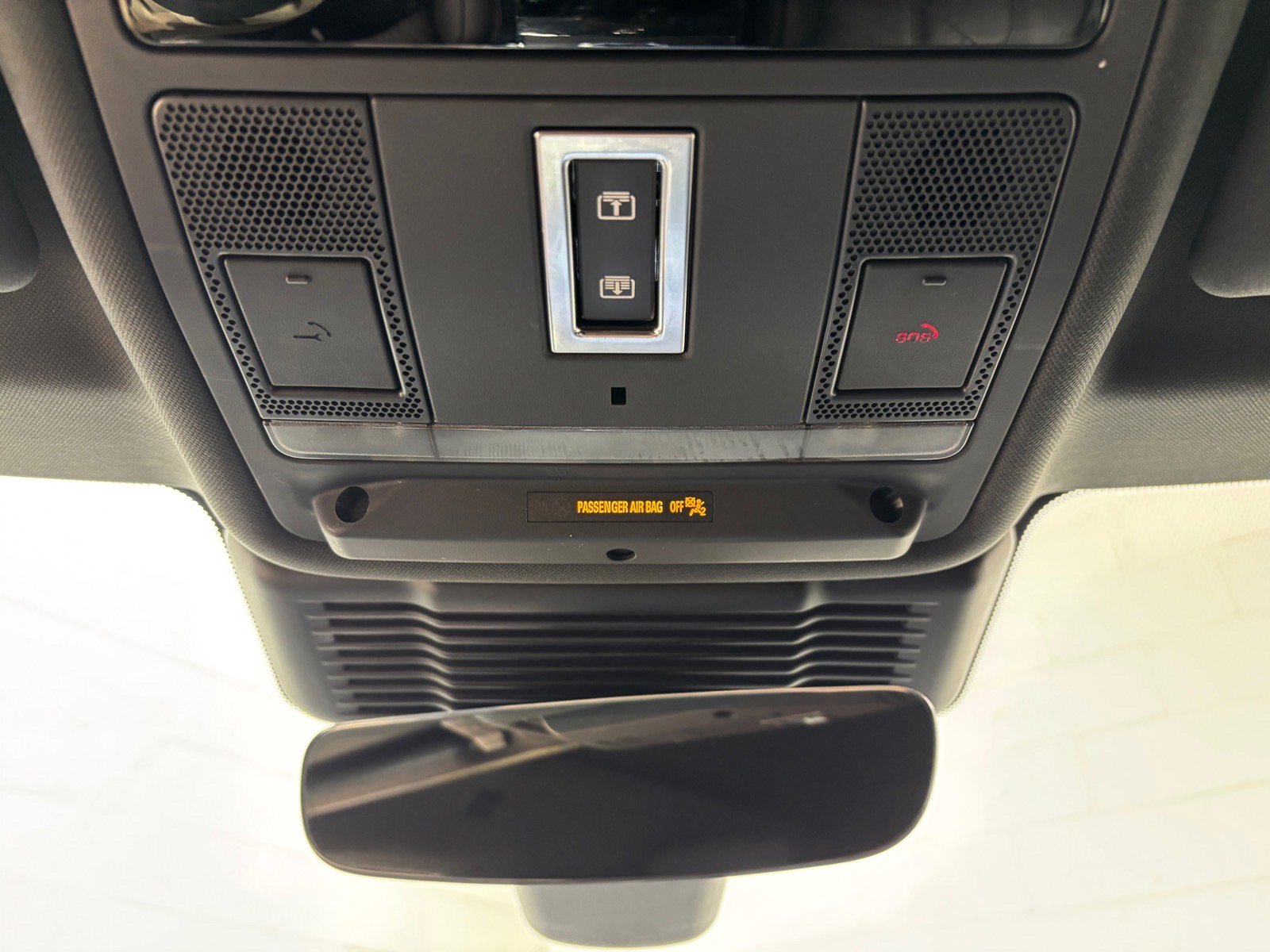 Used 2023 Land Rover Range Rover Evoque R-Dynamic S AWD/4WD image 12