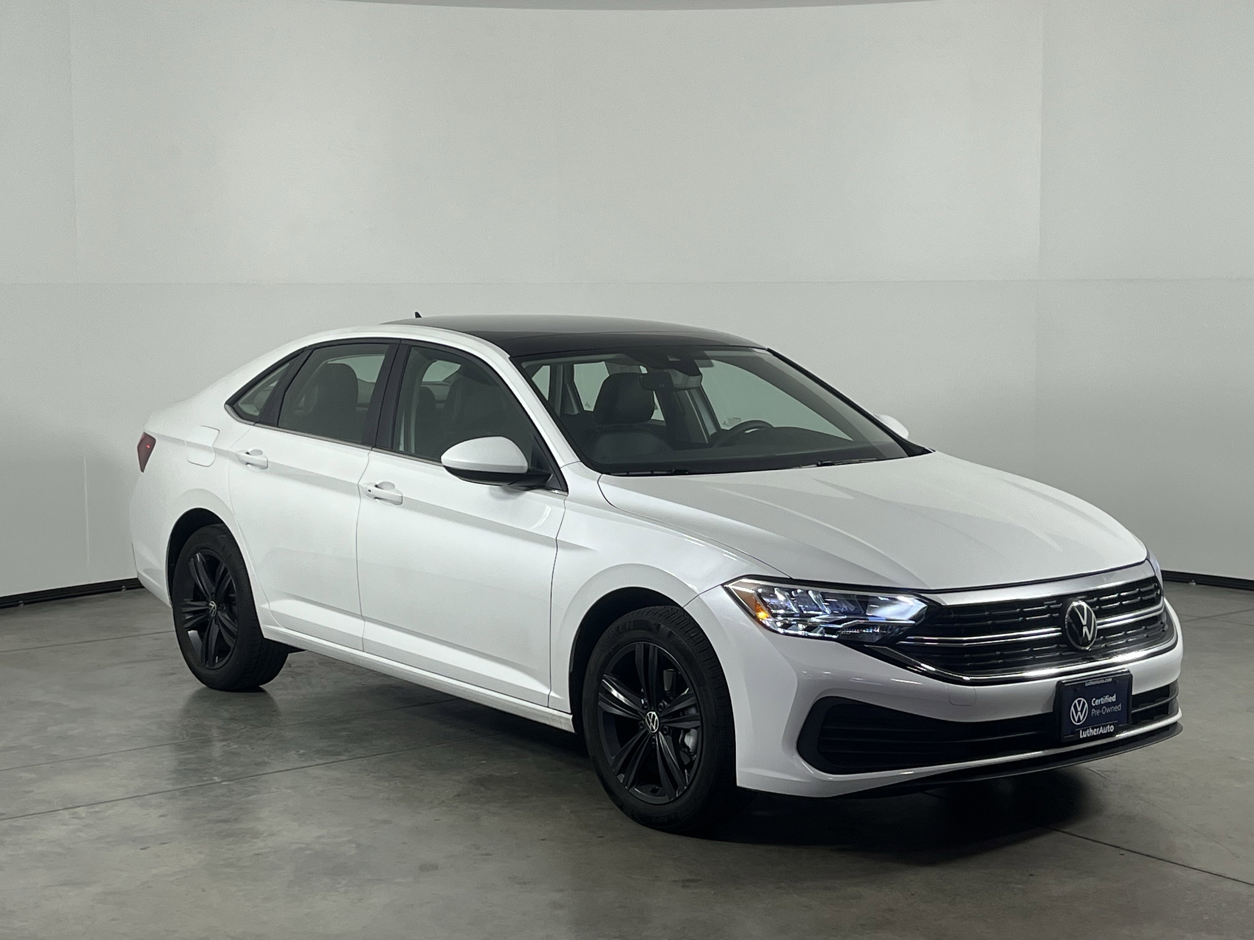 Used 2023 Volkswagen Jetta SE w/ Panoramic Sunroof Package