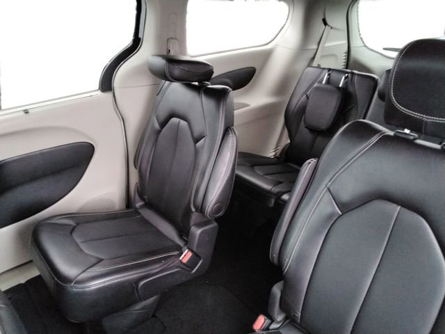 Used 2024 Chrysler Pacifica Touring-L image 22