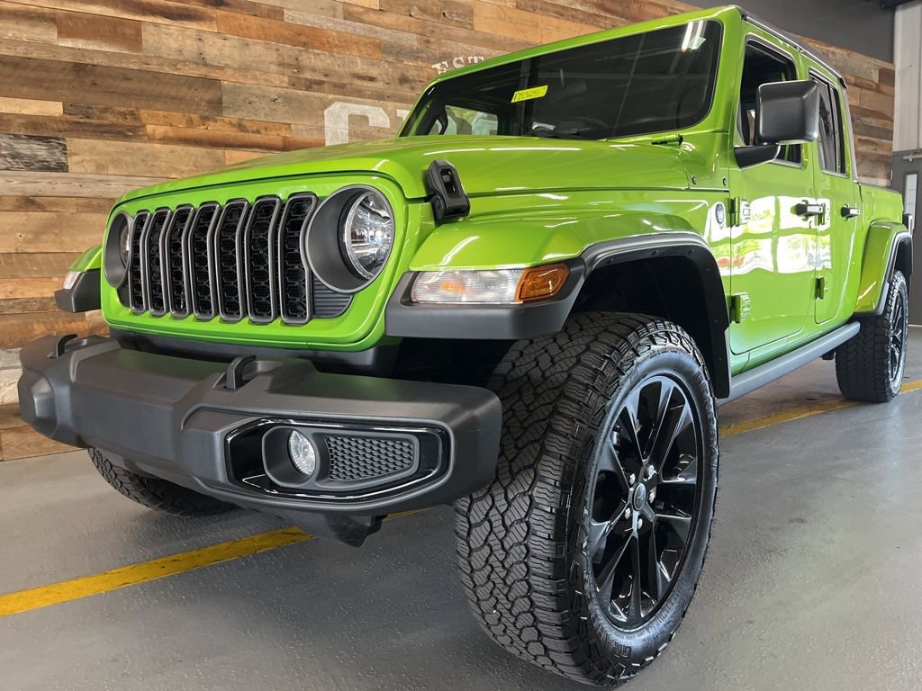 Used 2025 Jeep Gladiator Sport image 11