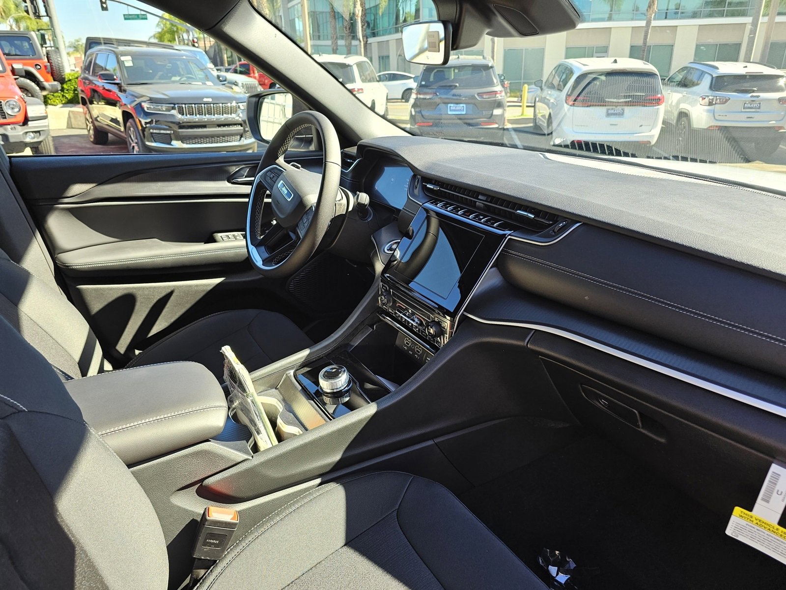 New 2025 Jeep Grand Cherokee L Laredo image 26