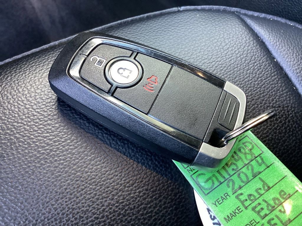 Used 2024 Ford Edge SEL image 32