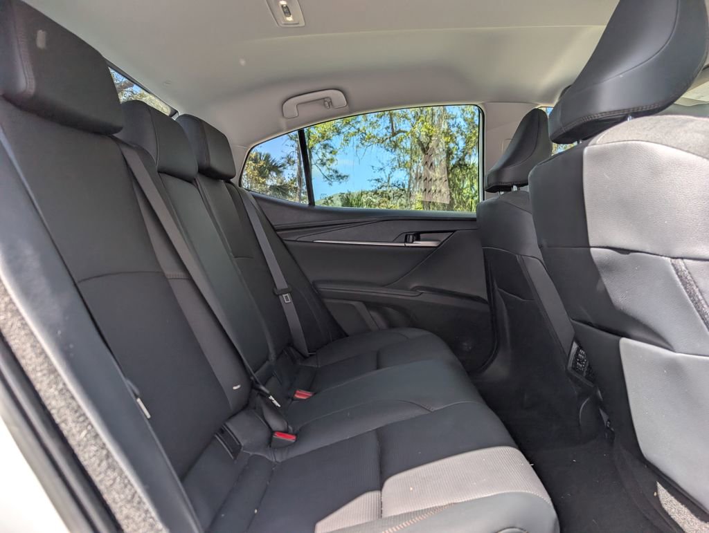 Used 2025 Toyota Camry XLE image 18
