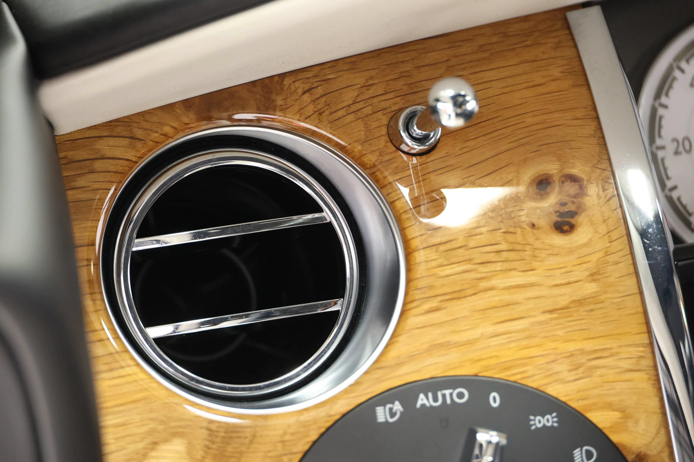 Used 2017 Rolls-Royce Wraith RWD image 30