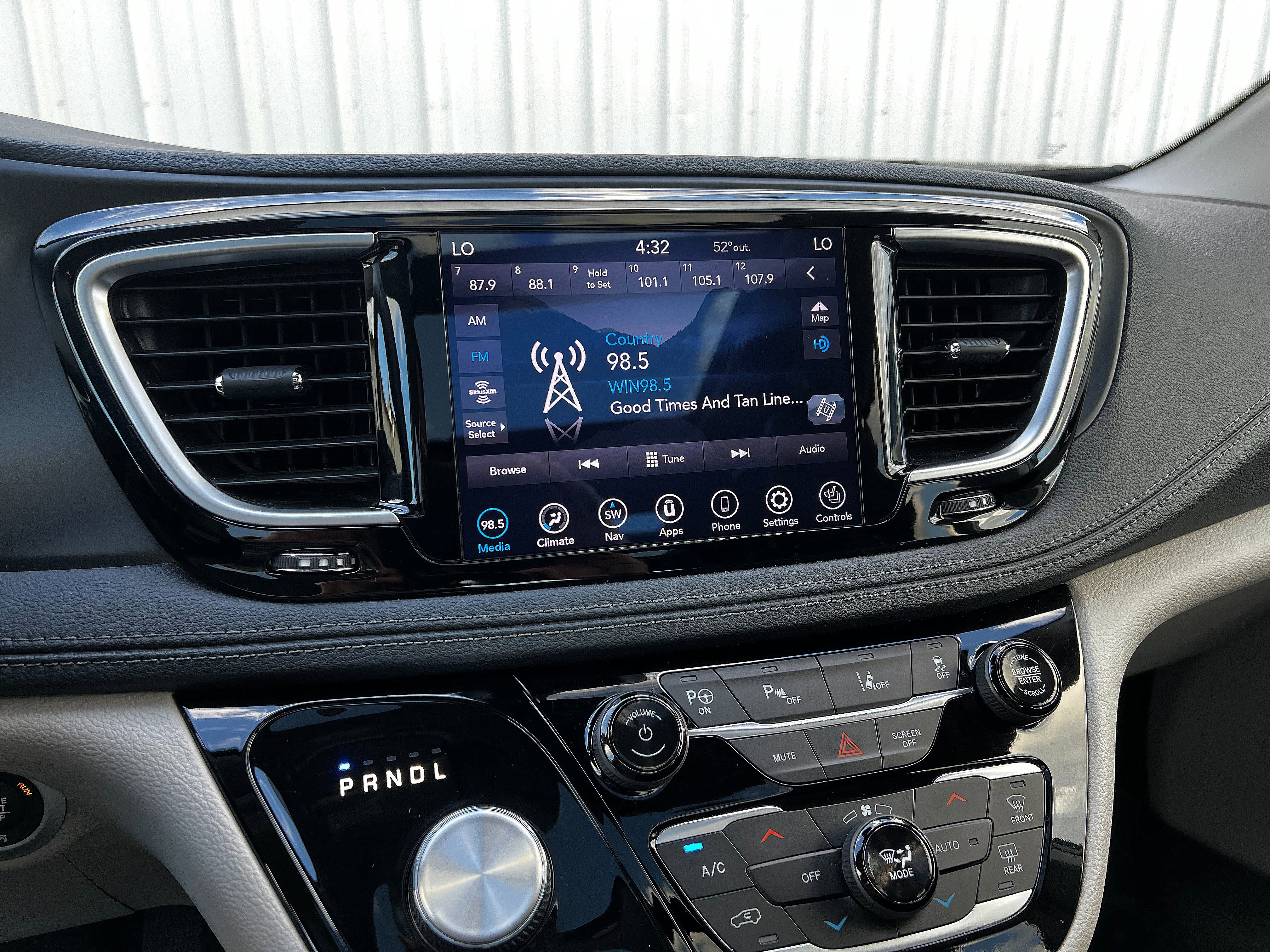 Used 2020 Chrysler Pacifica Limited w/ Advanced Safetytec Group image 19