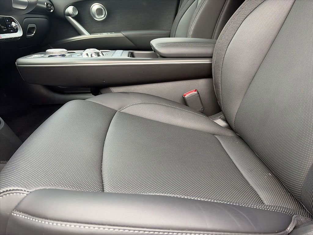 Used 2026 Genesis GV60 RWD image 15