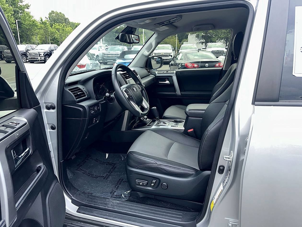 Used 2022 Toyota 4Runner SR5 Premium AWD/4WD image 12