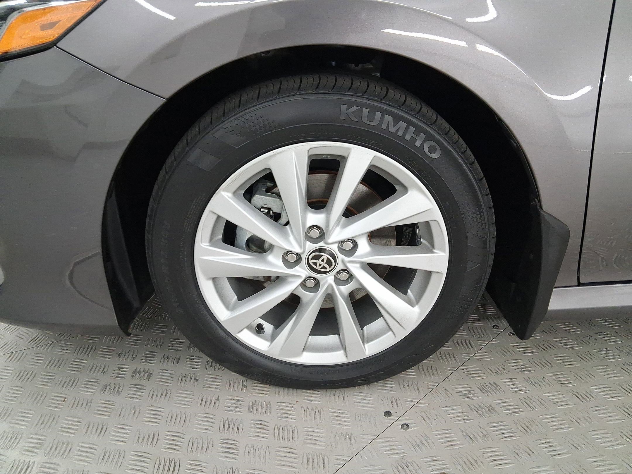 Used 2021 Toyota Camry LE image 11