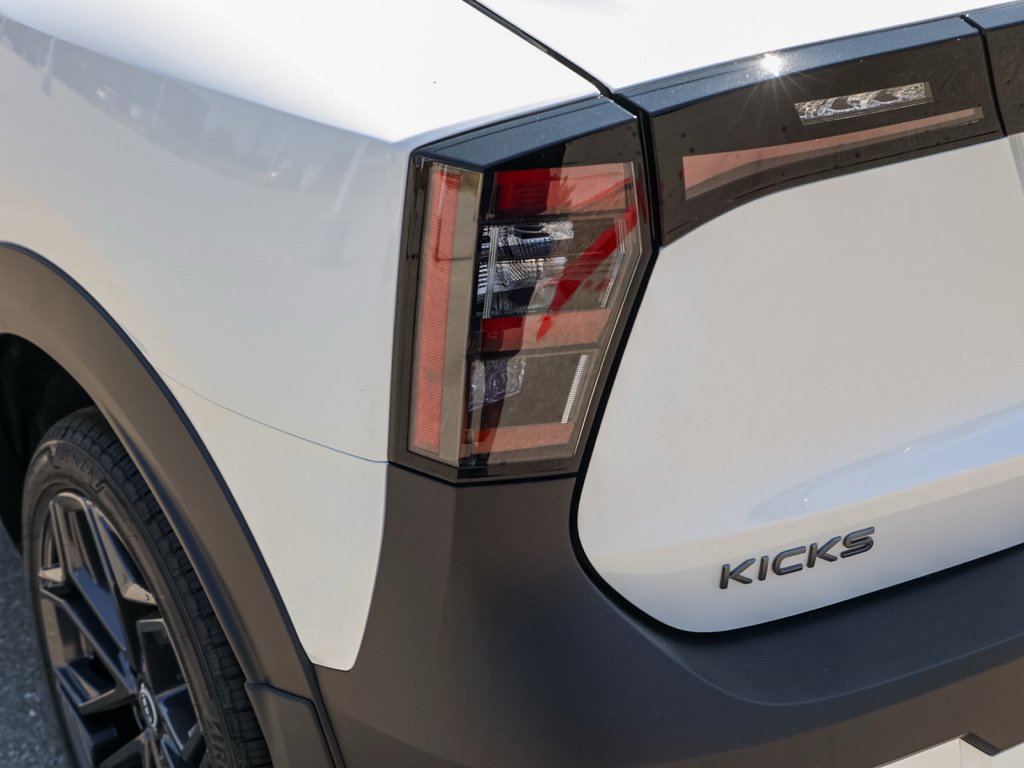 New 2026 Nissan Kicks SR FWD image 8