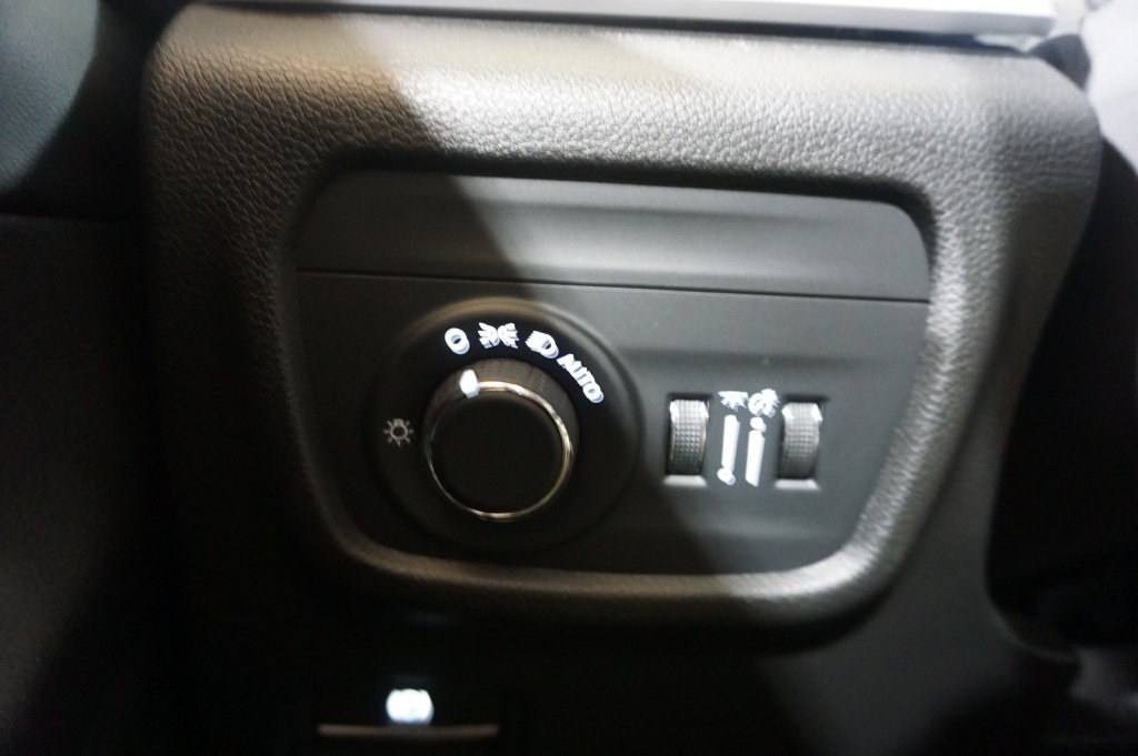 Used 2023 Jeep Grand Cherokee Altitude AWD/4WD image 5