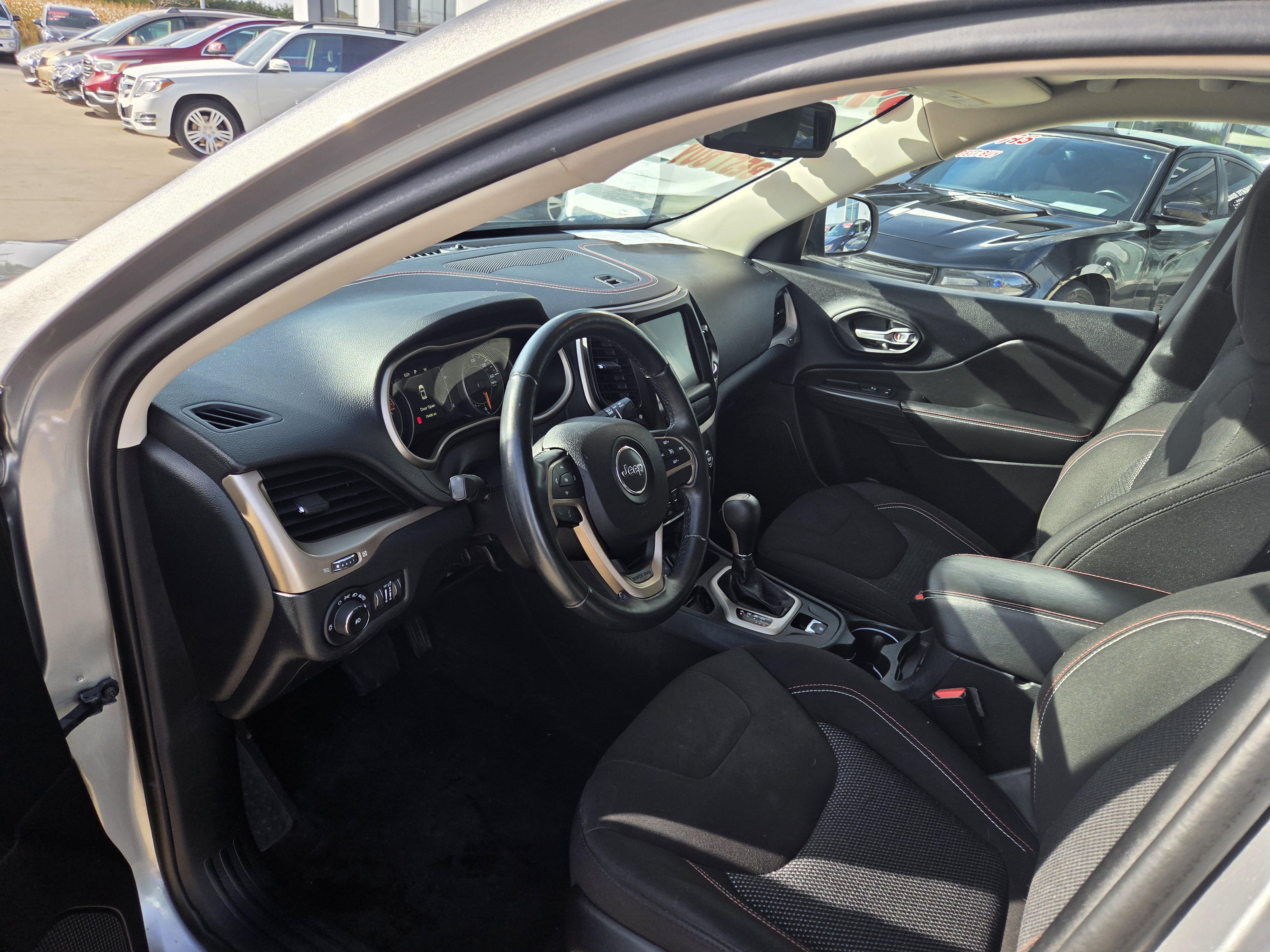 Used 2016 Jeep Cherokee 75th Anniversary FWD image 3