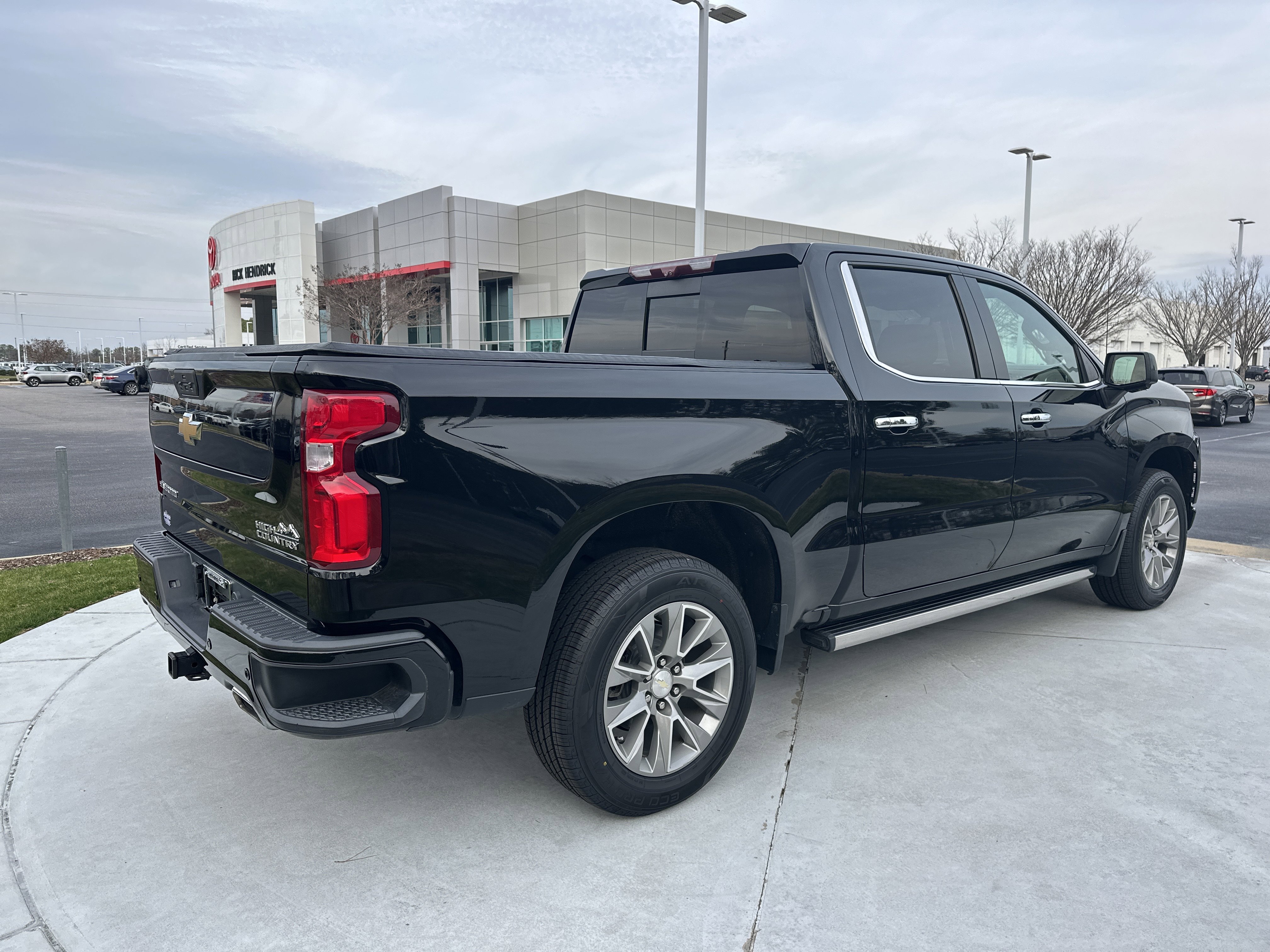 Used 2021 Chevrolet Silverado 1500 High Country w/ Technology Package image 10