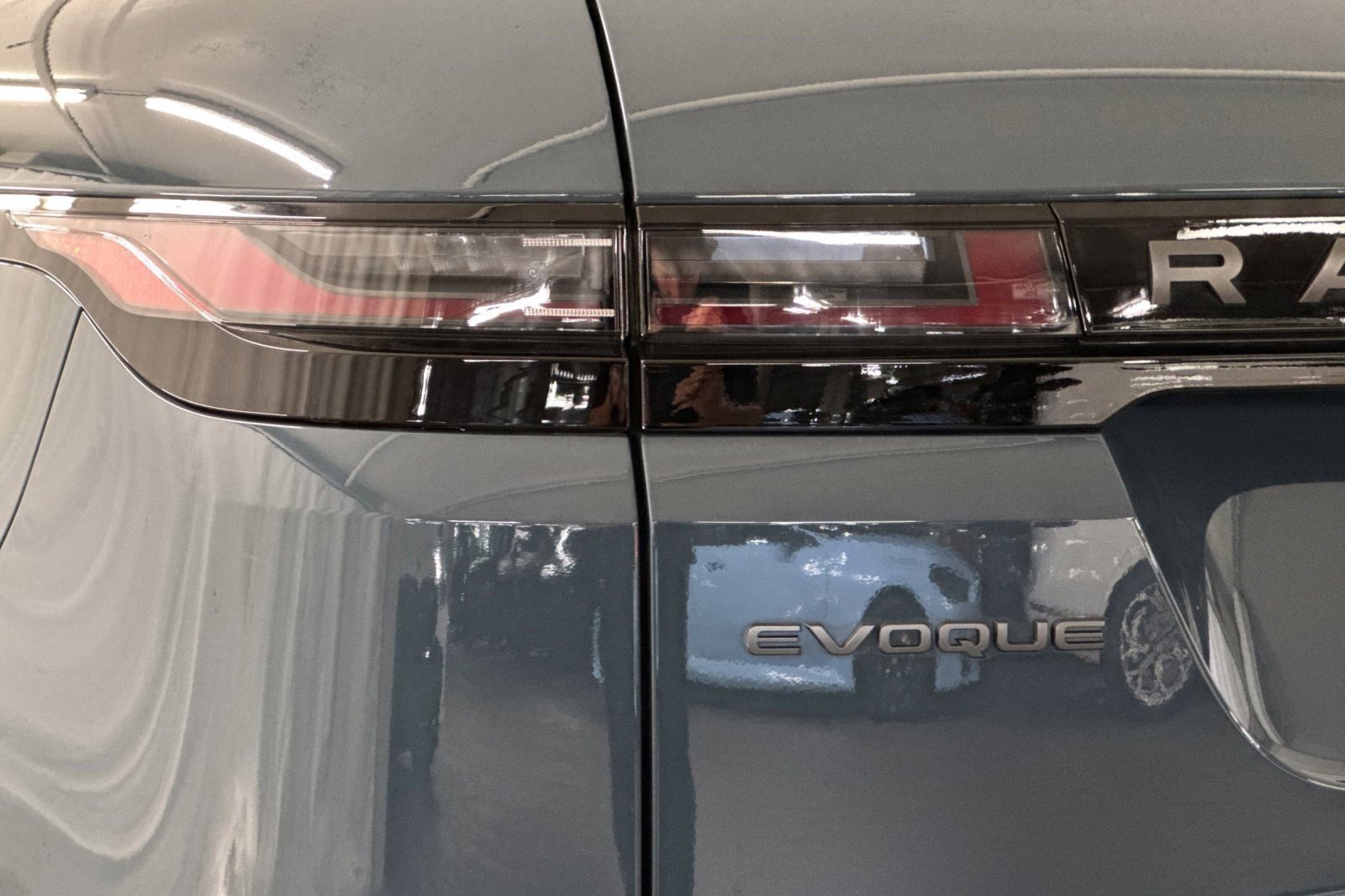 Used 2024 Land Rover Range Rover Evoque Dynamic SE image 12