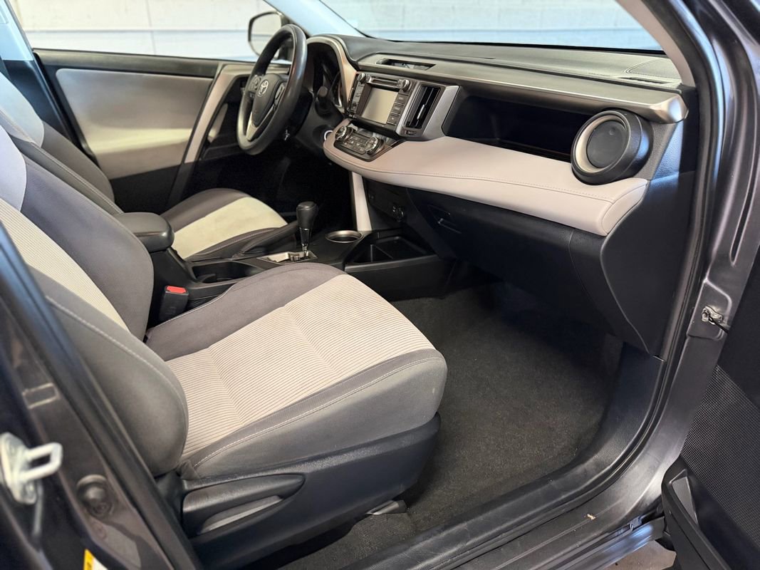 Used 2015 Toyota RAV4 XLE image 25
