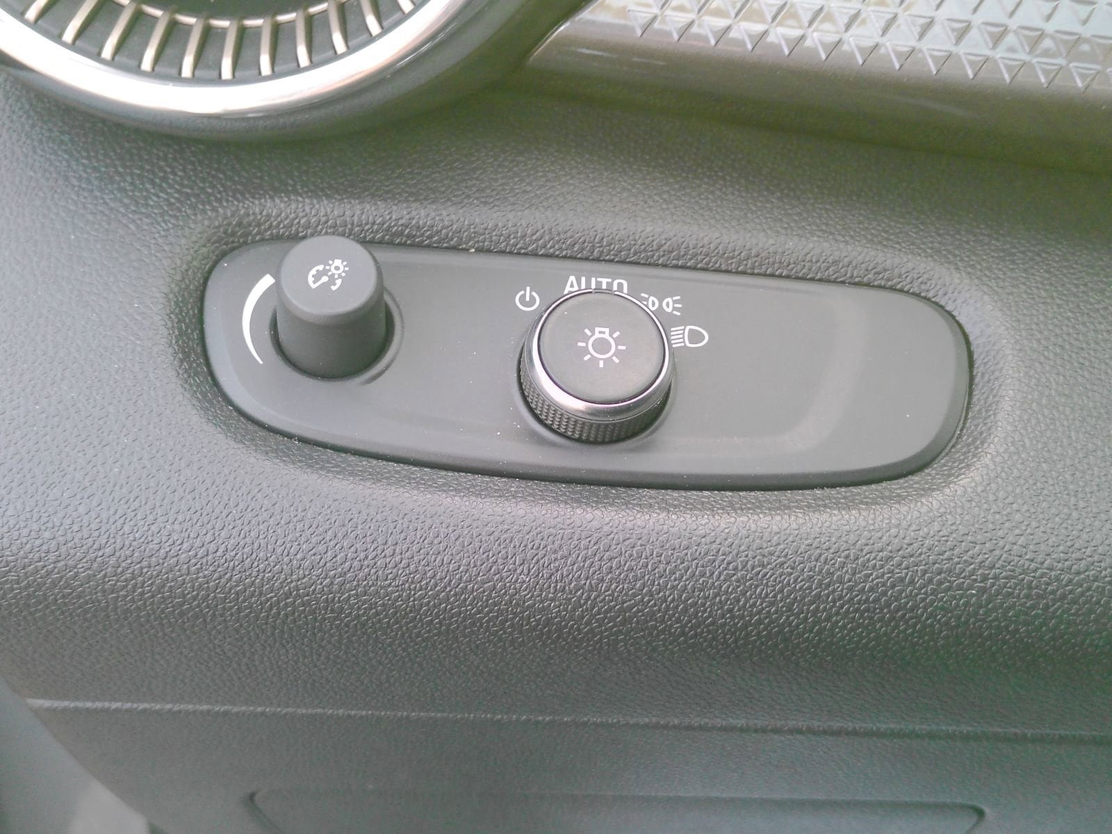 Certified 2025 Chevrolet Trax ACTIV w/ Sunroof Package FWD image 22