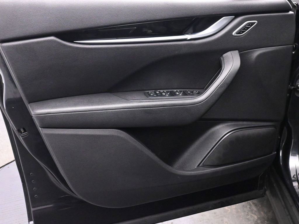 Used 2023 Maserati Levante Modena image 10
