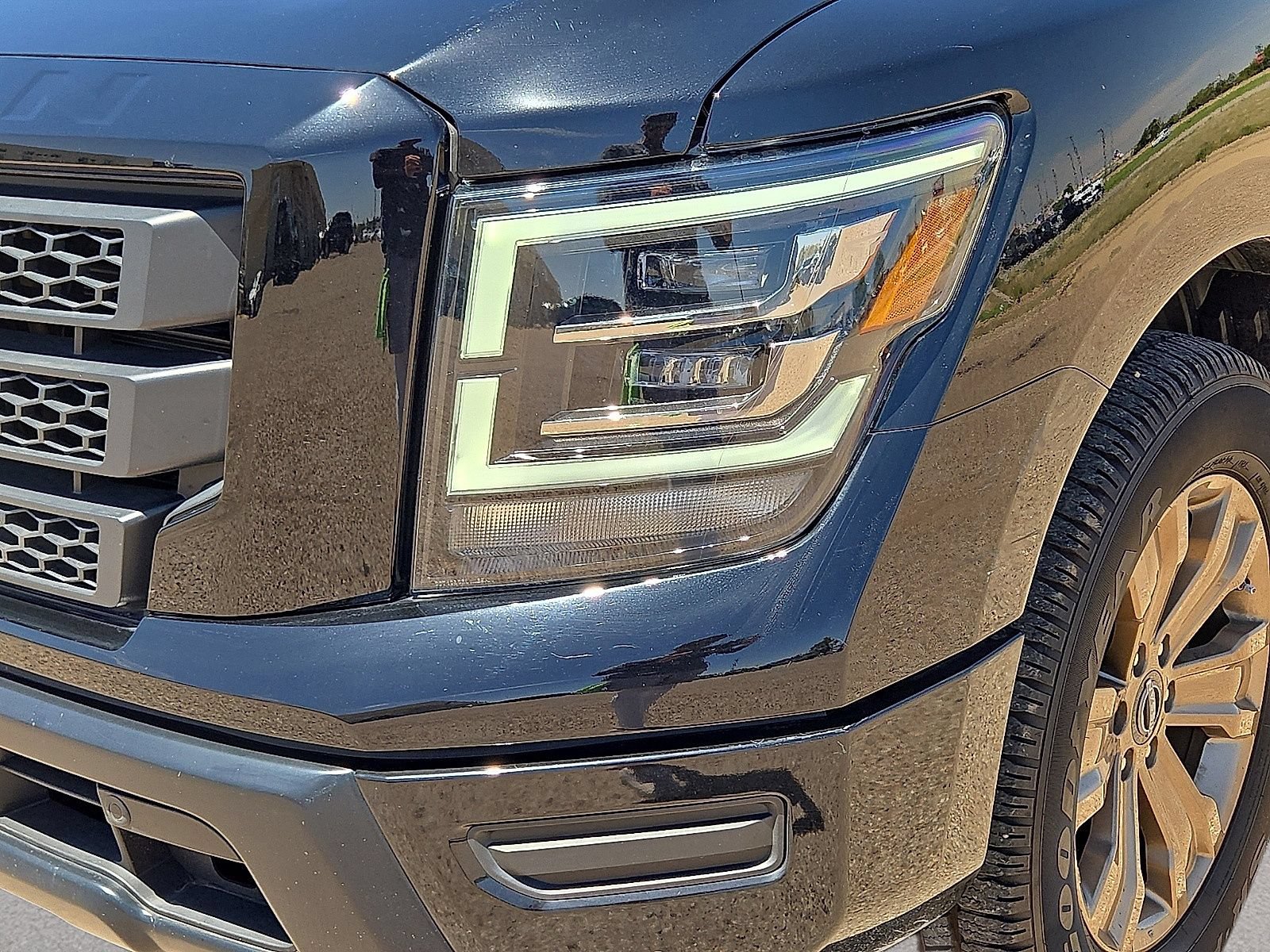 Used 2024 Nissan Titan SV w/ SV Bronze Edition Package RWD image 9