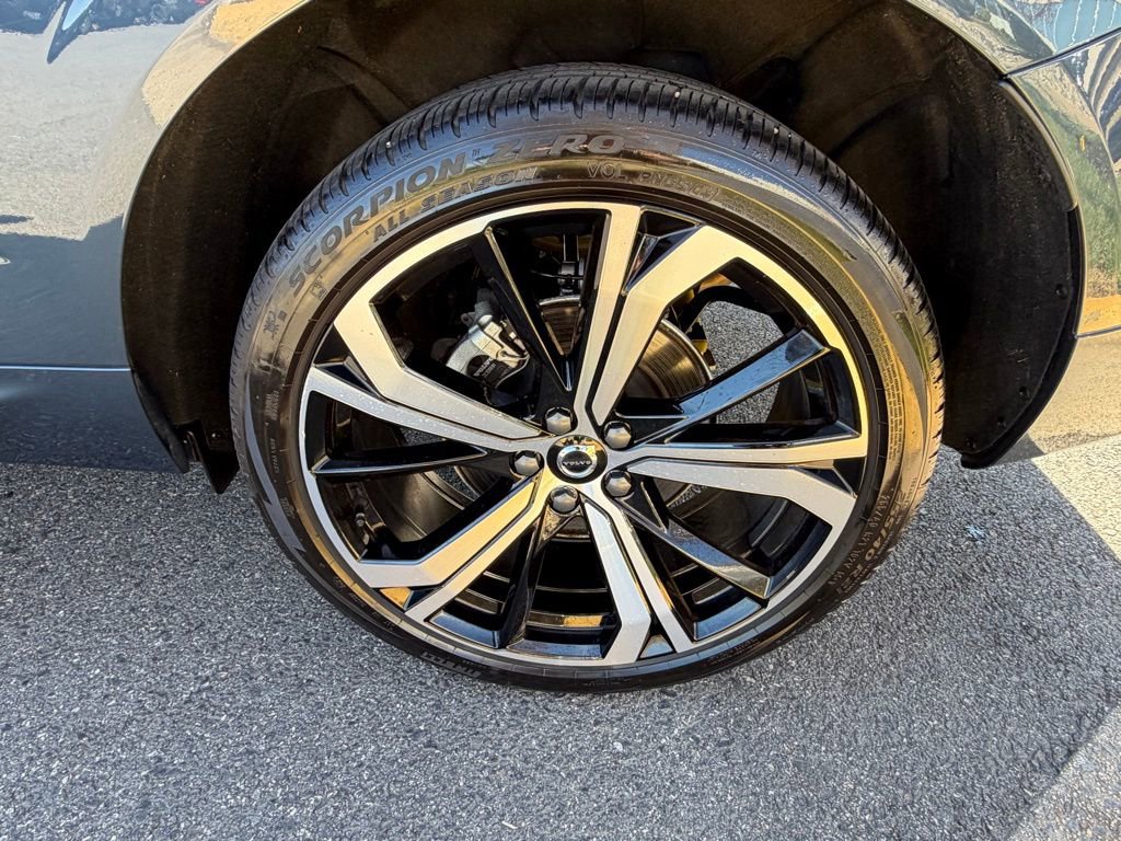 Used 2024 Volvo XC60 B5 Ultimate w/ Protection Package Premier image 13