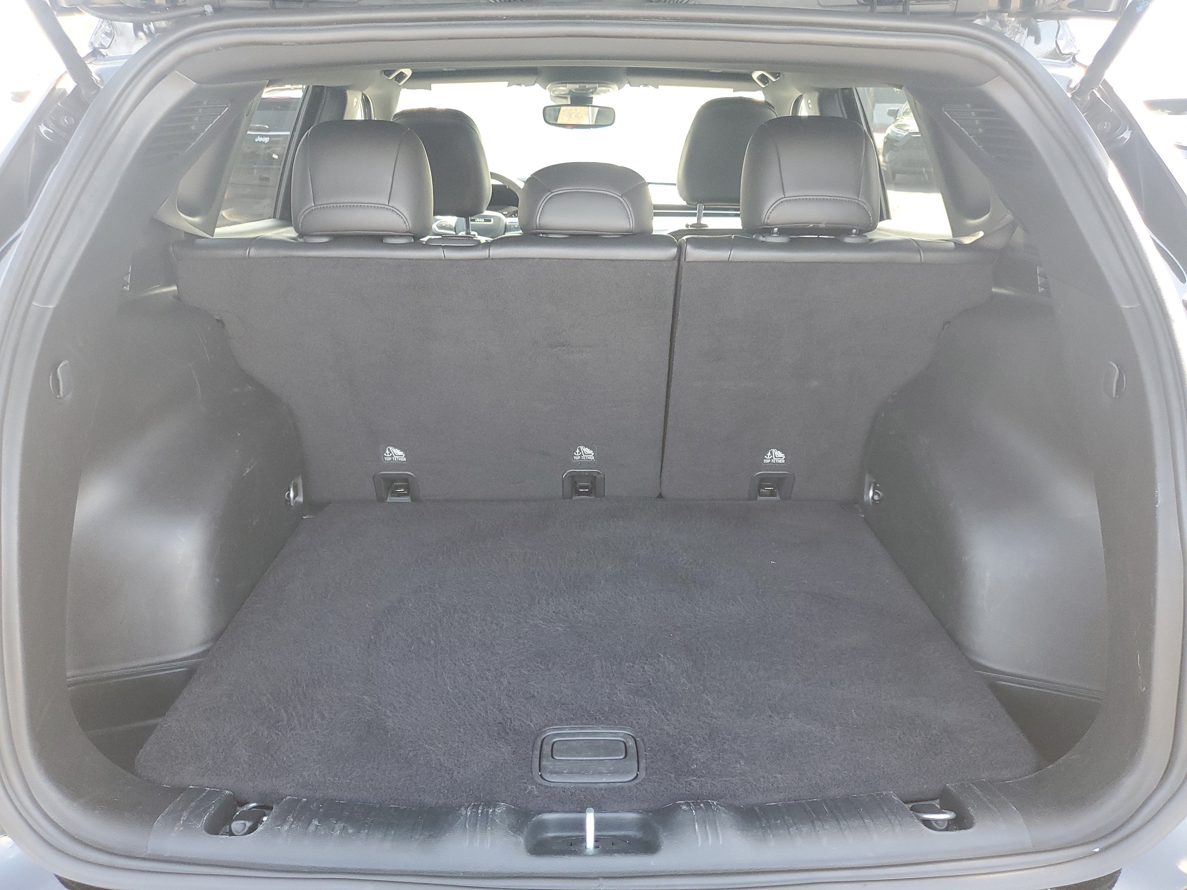 Used 2024 Jeep Compass Latitude AWD/4WD image 8