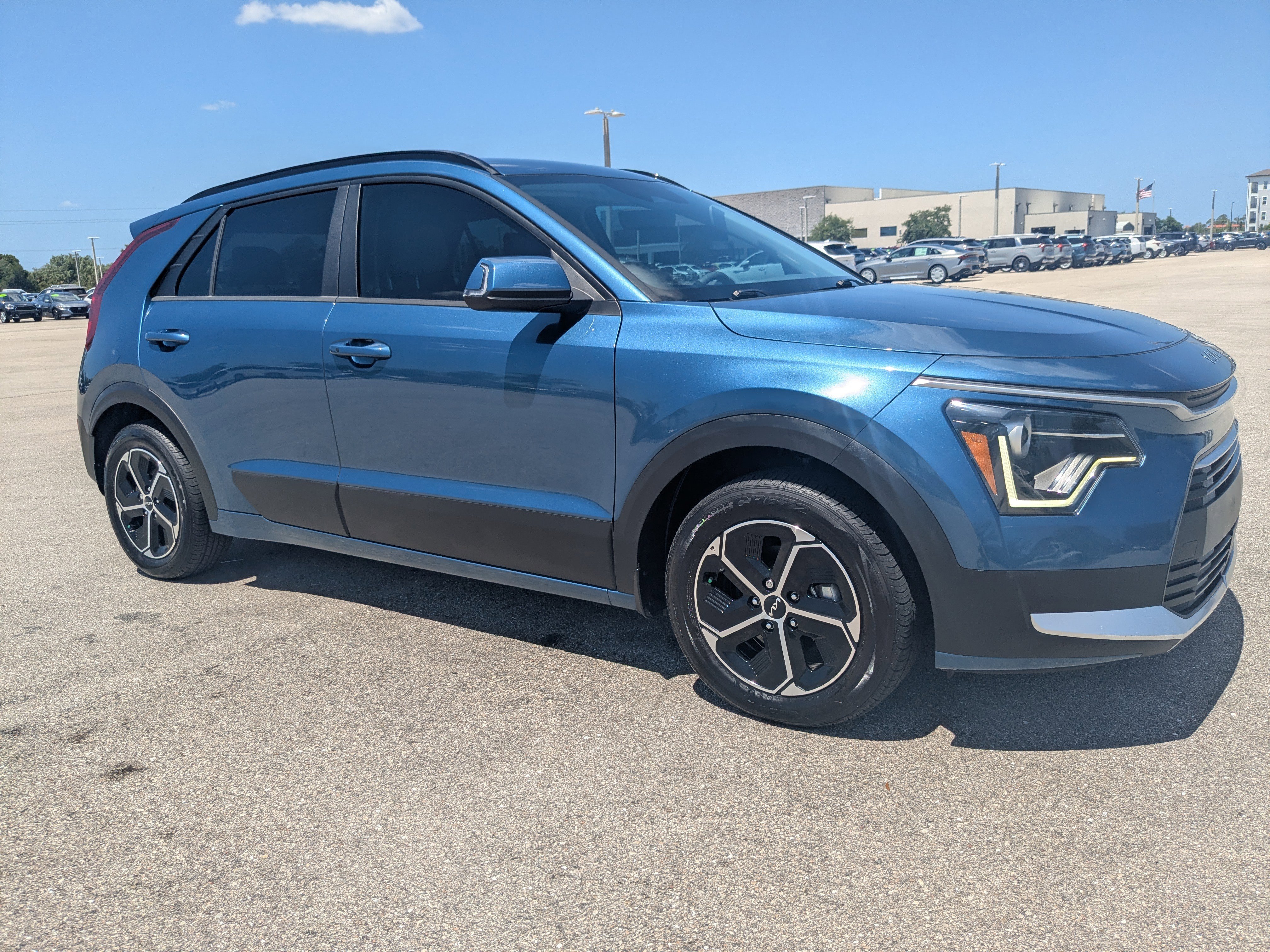 Certified 2024 Kia Niro EX FWD image 2