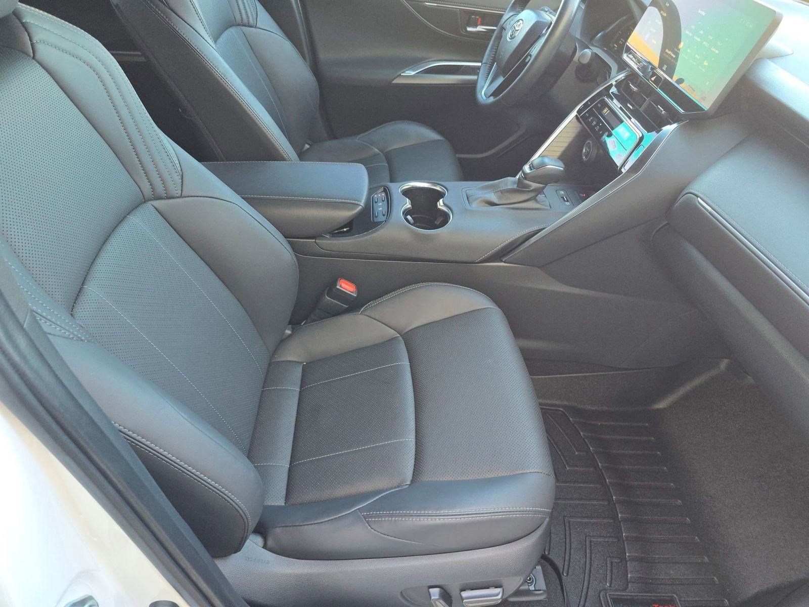 Used 2023 Toyota Venza Limited image 31