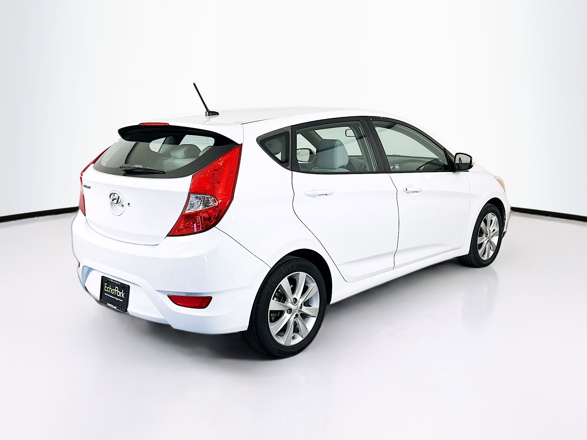 Used 2014 Hyundai Accent SE image 9