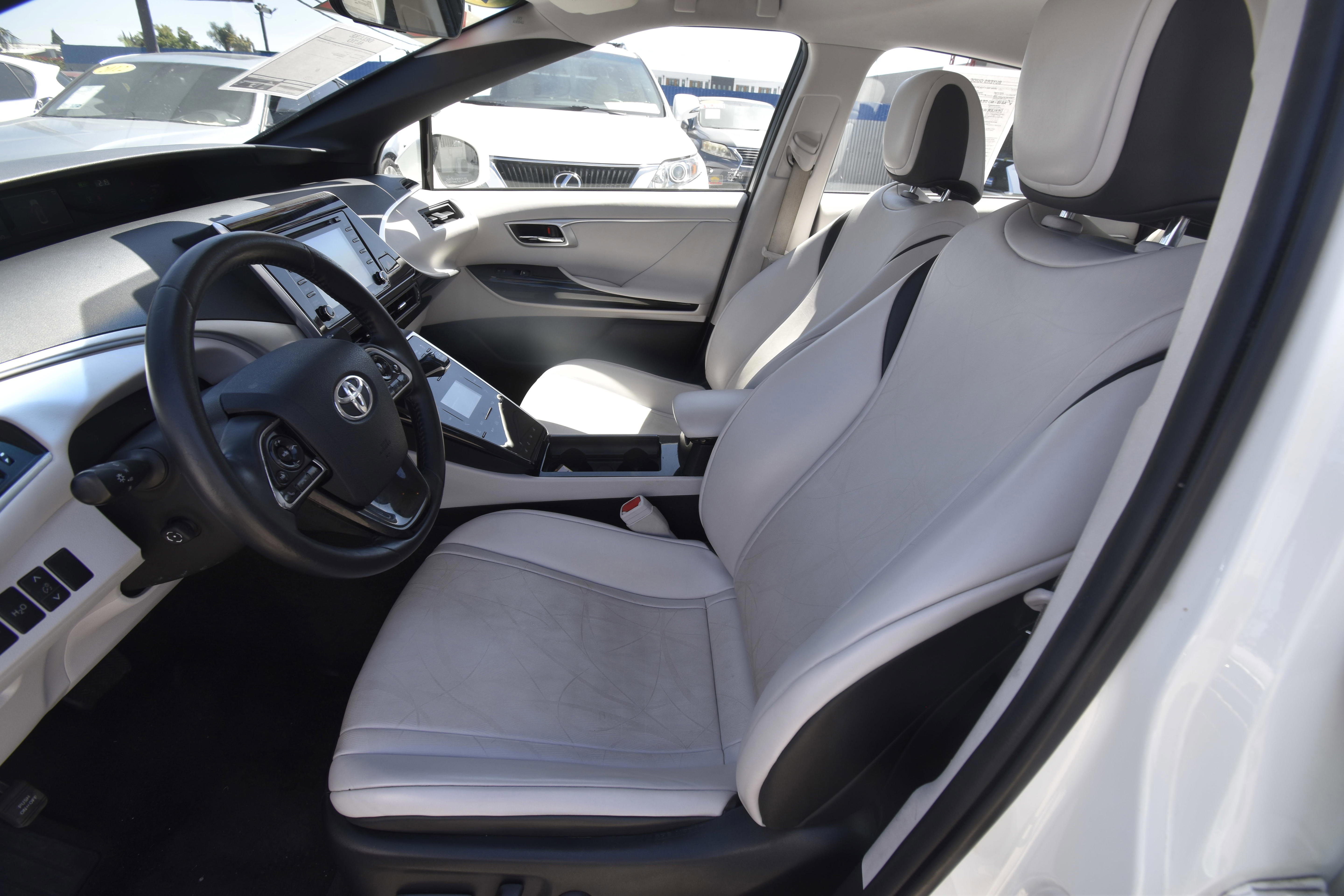 Used 2019 Toyota Mirai FWD image 7