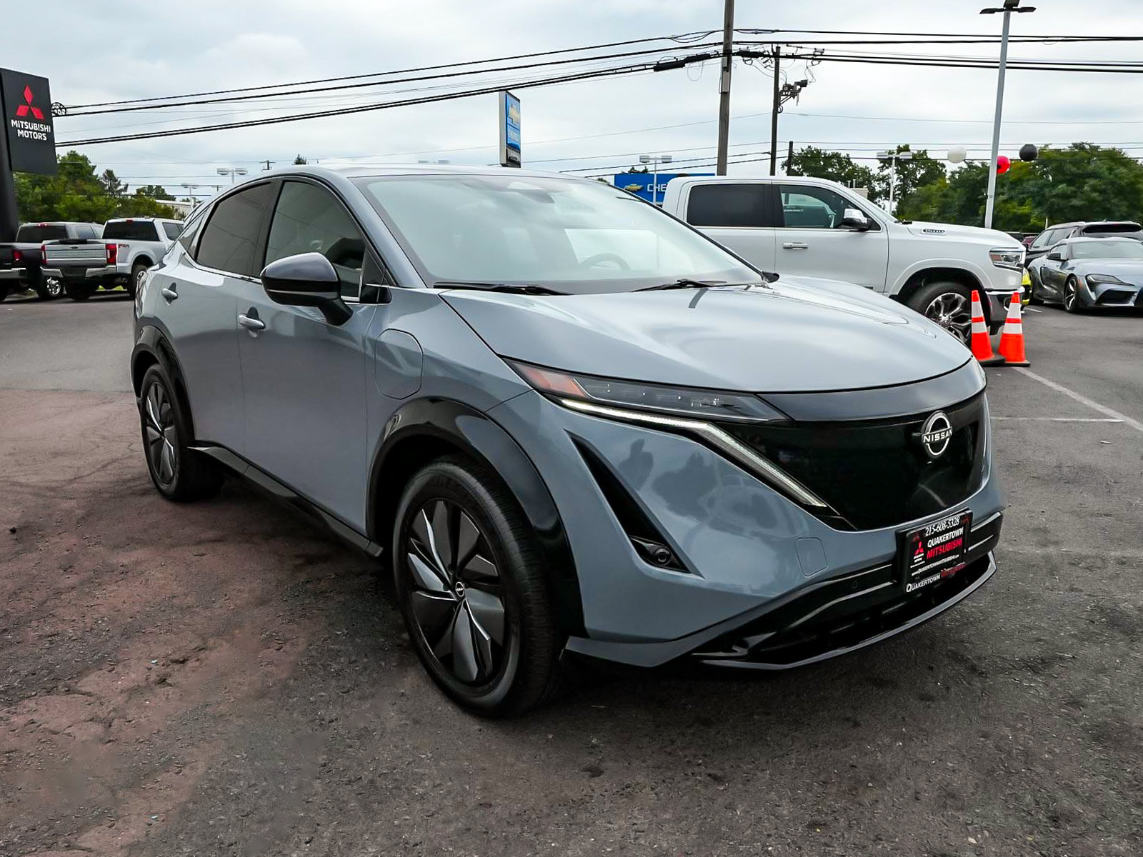 Used 2025 Nissan Ariya AWD image 3