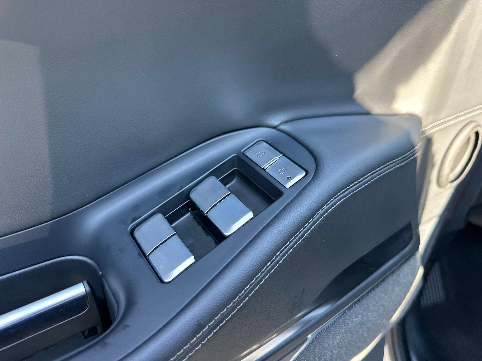 Used 2025 Lincoln Navigator Reserve w/ Jet Appearance Package image 19