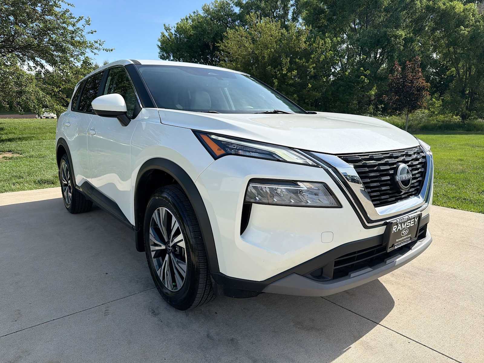 Used 2023 Nissan Rogue SV AWD/4WD image 8