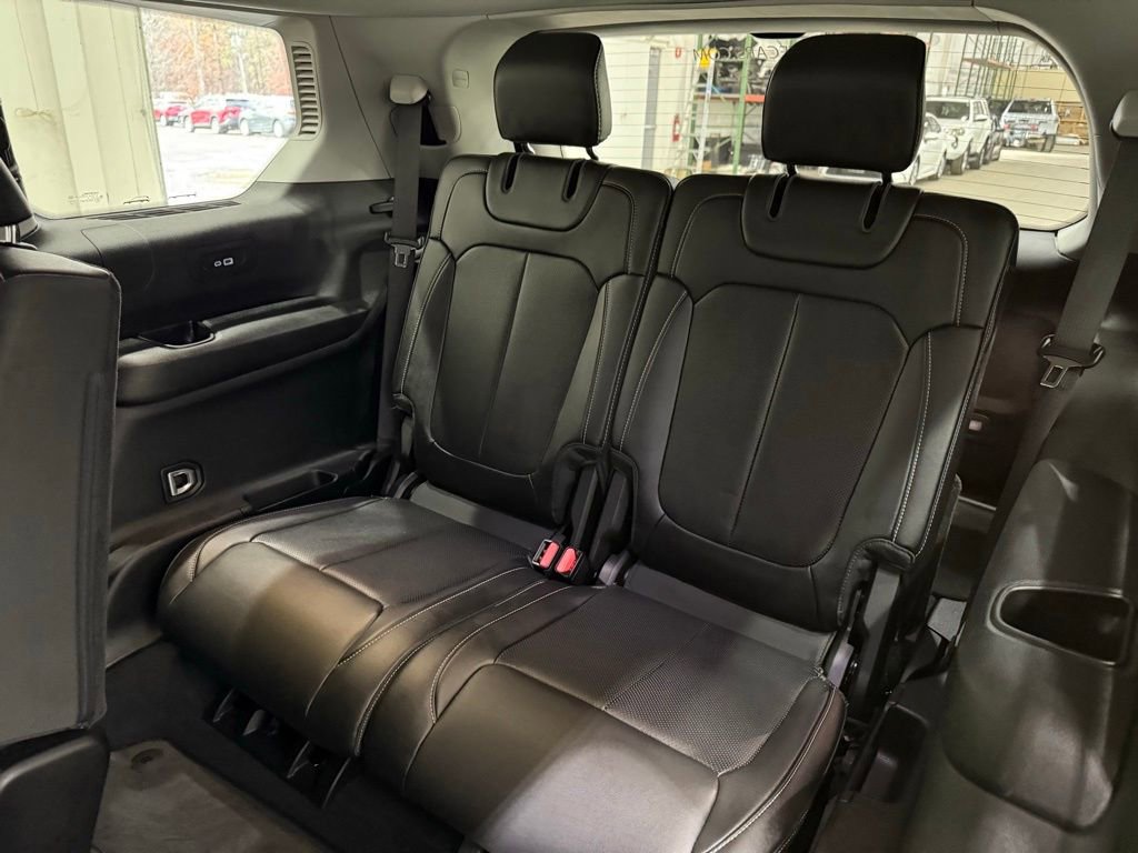 Used 2023 Jeep Grand Cherokee L Limited w/ Luxury Tech Group II image 11