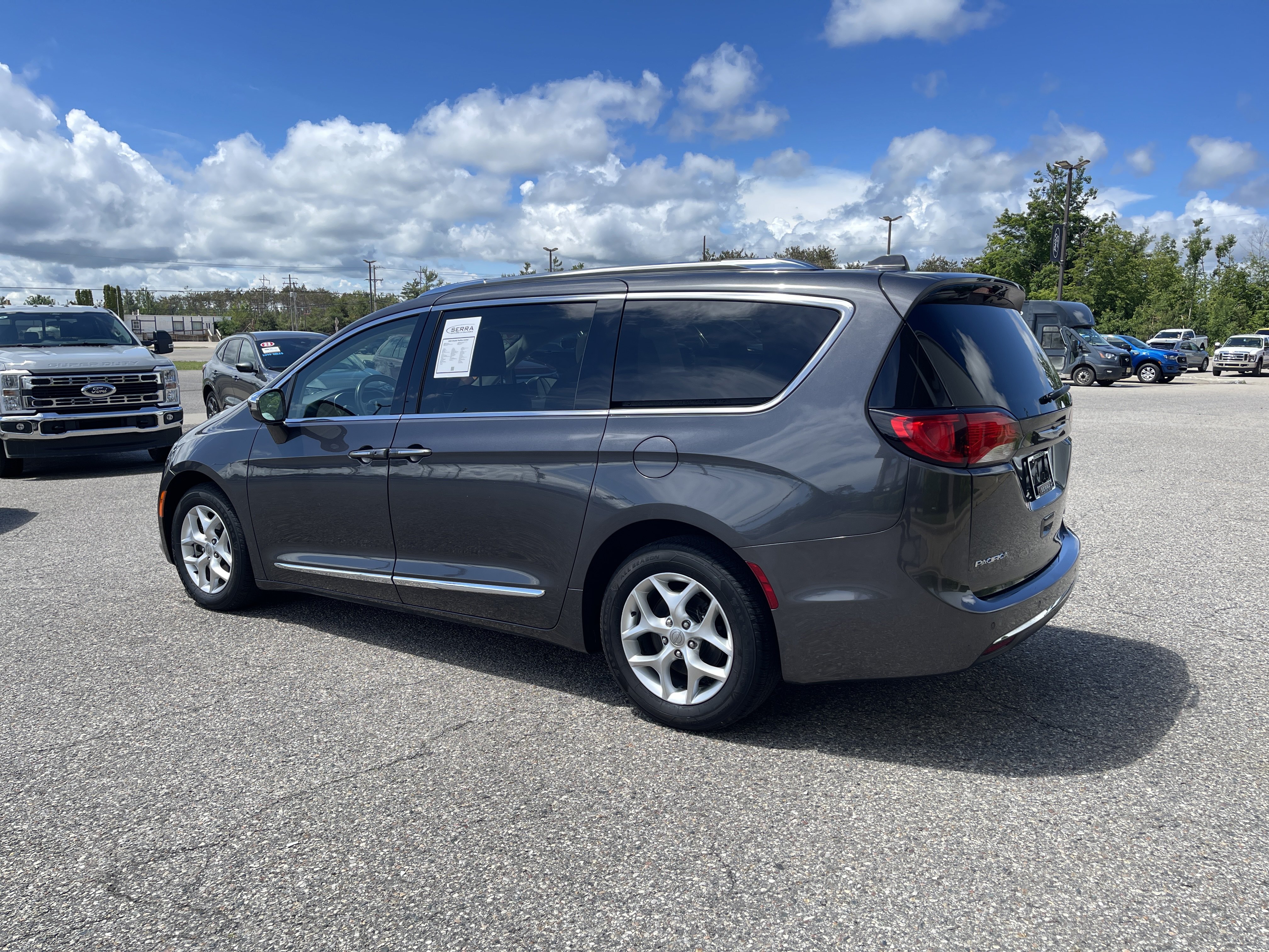 Used 2020 Chrysler Pacifica Limited FWD image 5