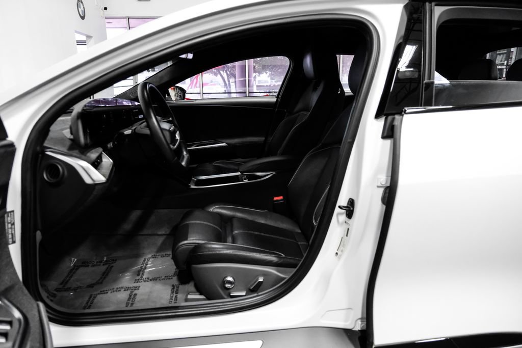 Used 2022 Lucid Air Grand Touring image 4