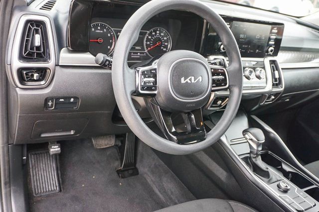Used 2022 Kia Sorento LX image 10