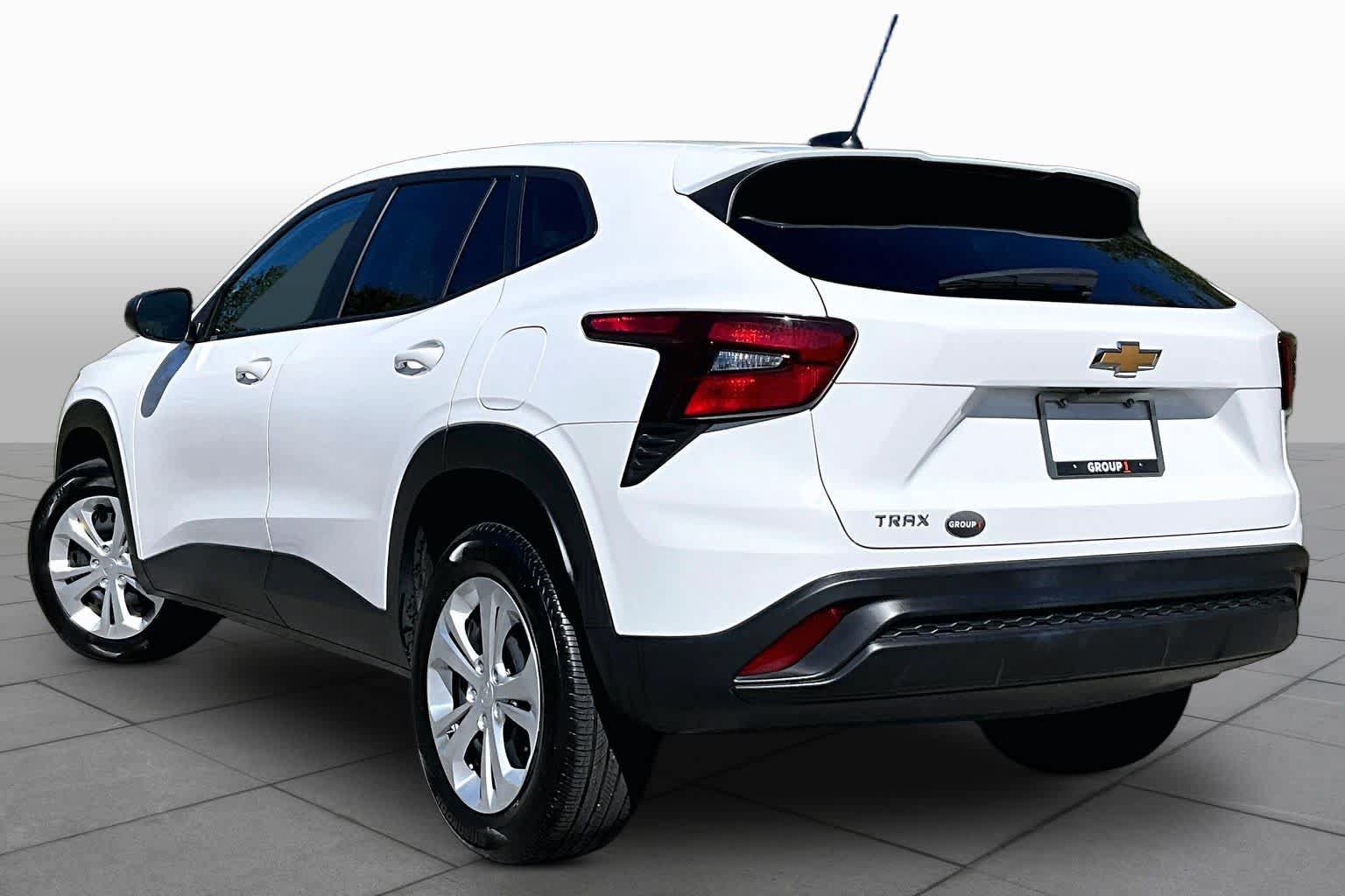 Used 2025 Chevrolet Trax LS FWD image 12