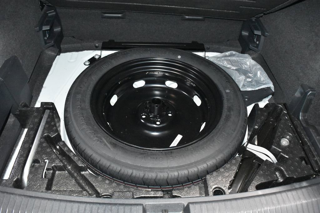 Used 2024 Volkswagen Tiguan SE image 31