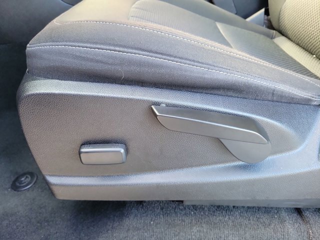 Used 2016 Chevrolet Colorado LT w/ LT Convenience Package image 11