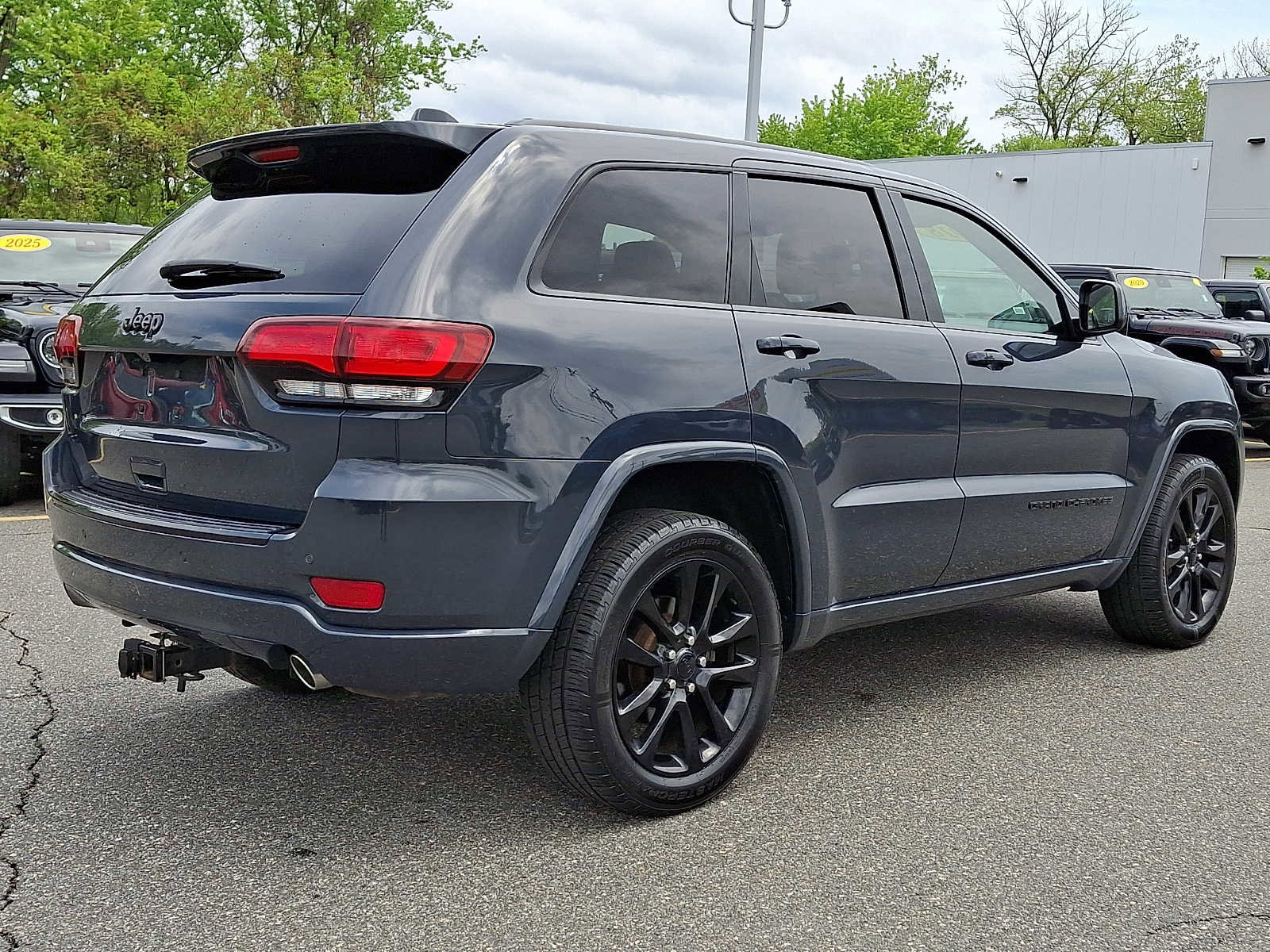 Used 2018 Jeep Grand Cherokee Altitude AWD/4WD image 6