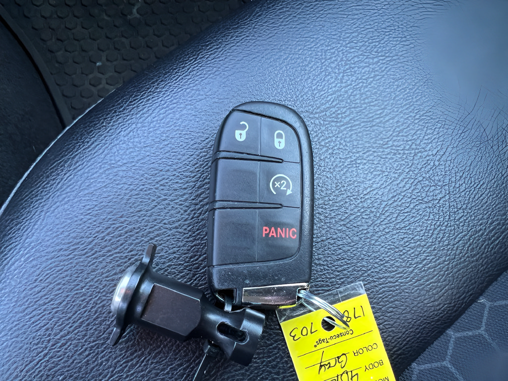Used 2018 Jeep Compass Latitude w/ Safe & Security Group AWD/4WD image 30
