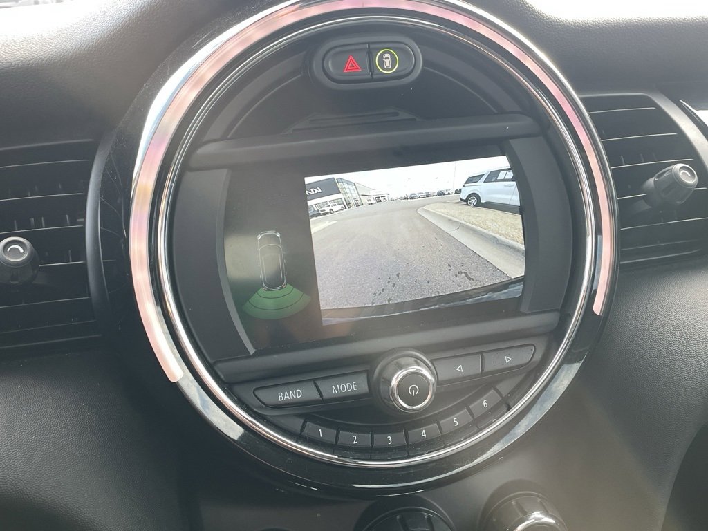 Used 2021 MINI Cooper 4-Door Hardtop image 18