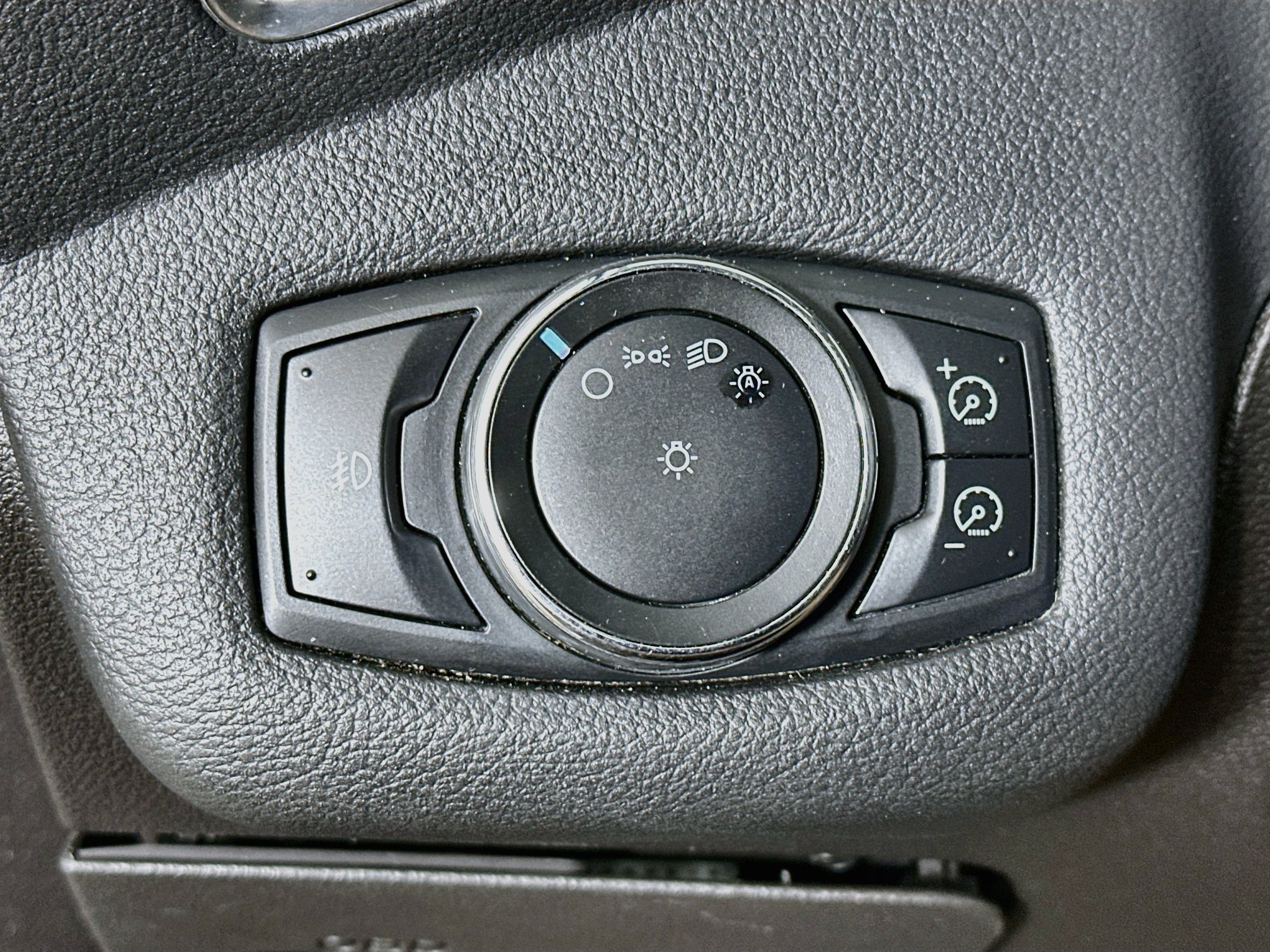 Used 2013 Ford C-MAX Energi SEL FWD image 17