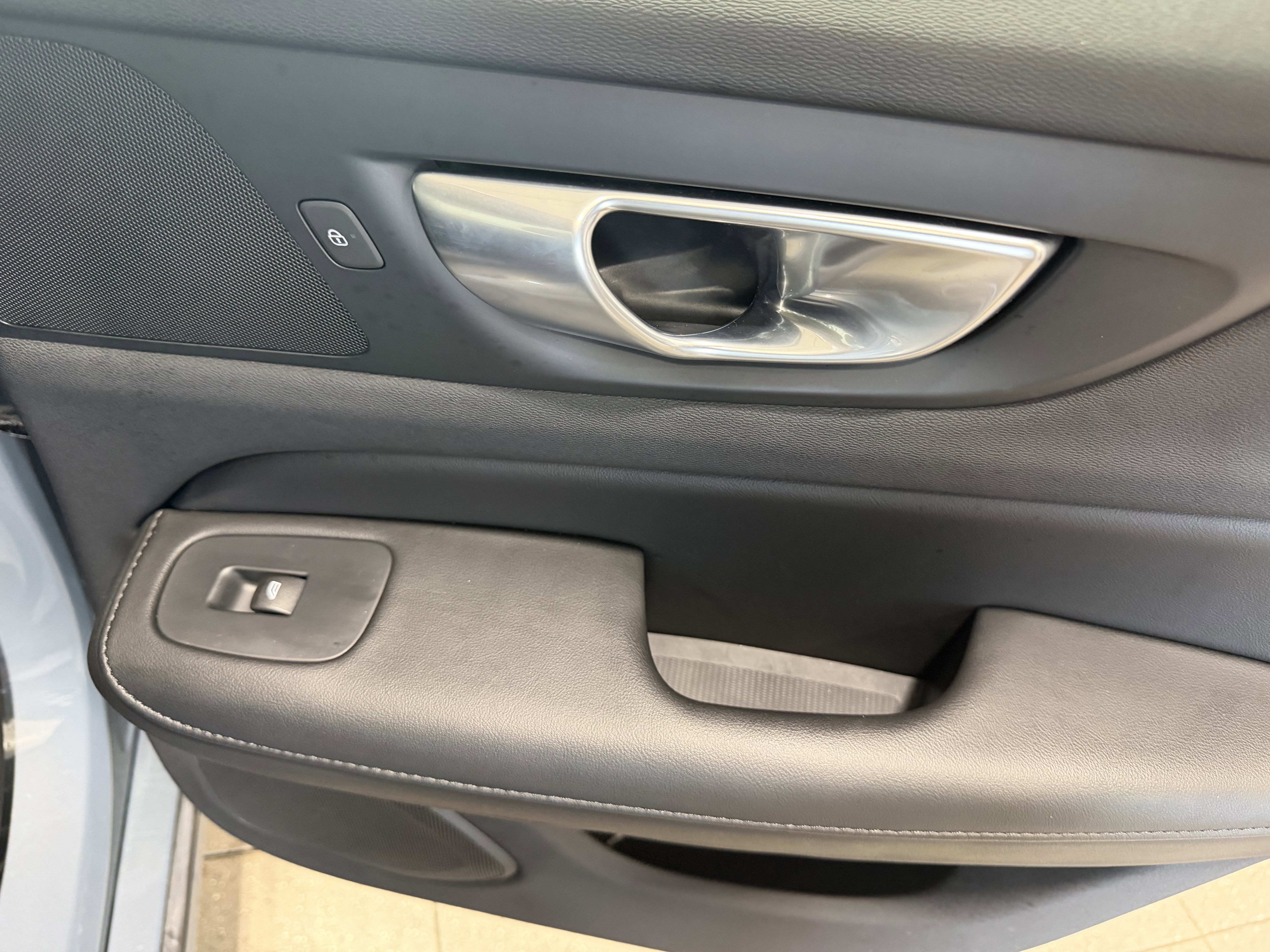 Used 2024 Volvo S60 B5 Core image 28