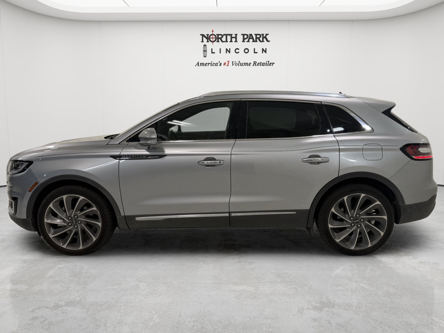 Used 2020 Lincoln Nautilus Reserve w/ Equipment Group 201A AWD/4WD image 2