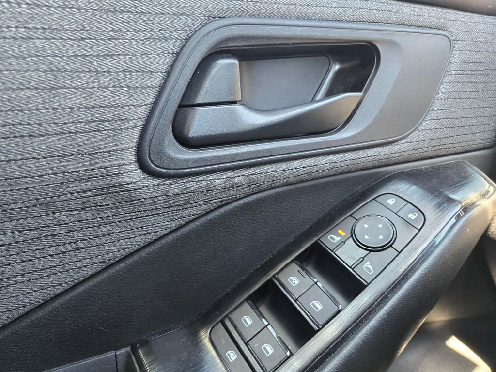 Used 2023 Nissan Rogue S AWD/4WD image 11