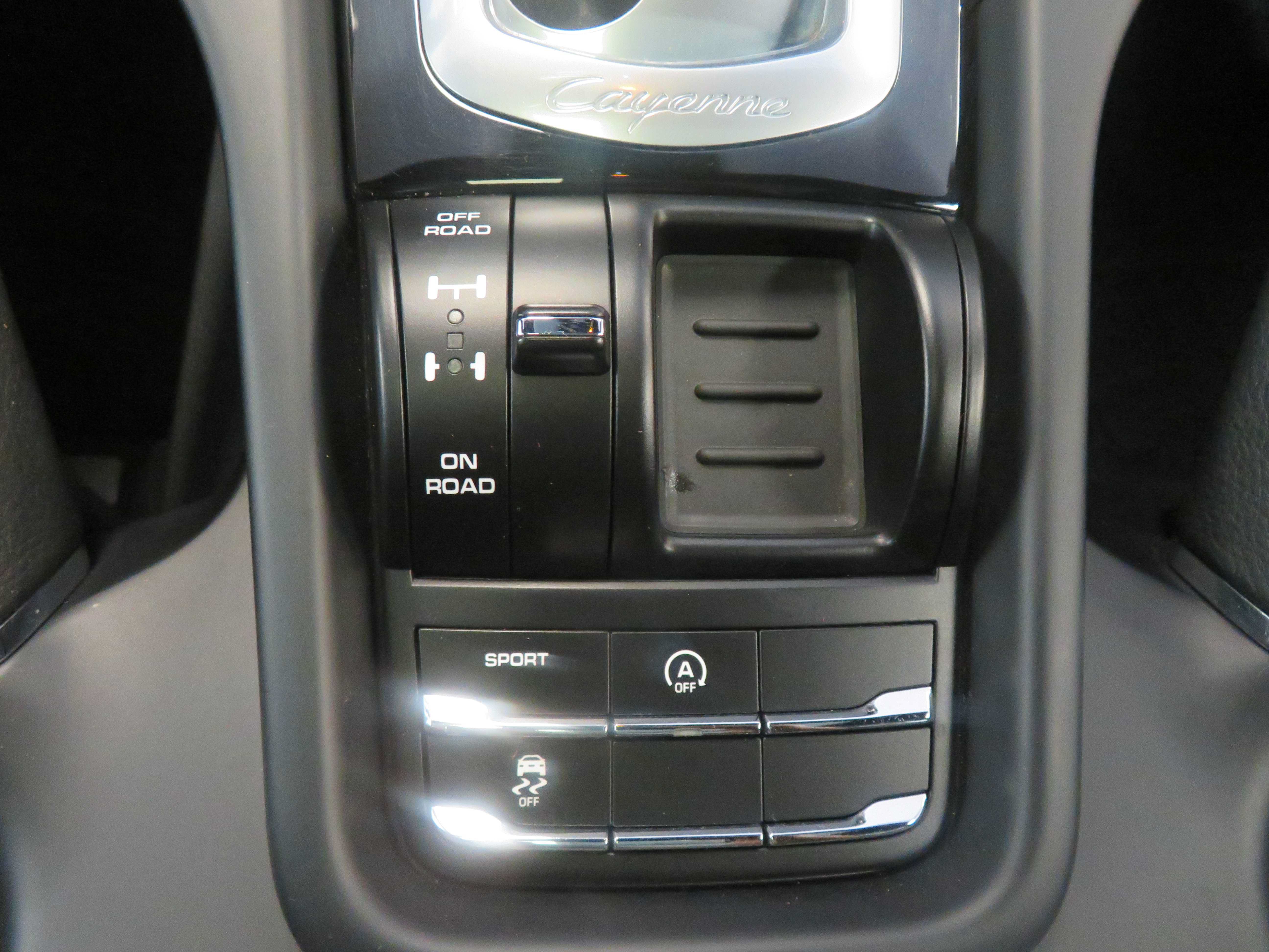 Used 2016 Porsche Cayenne AWD/4WD image 45