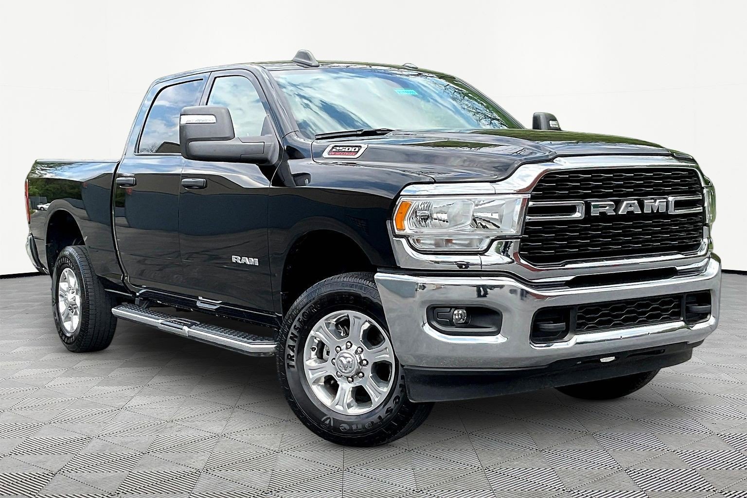 Used 2024 RAM 2500 Big Horn AWD/4WD image 3