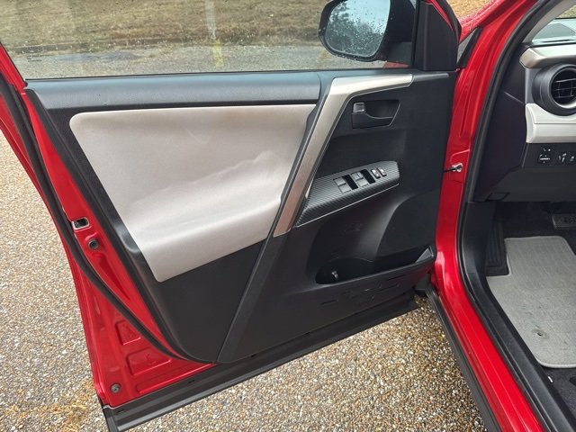 Used 2015 Toyota RAV4 LE image 15