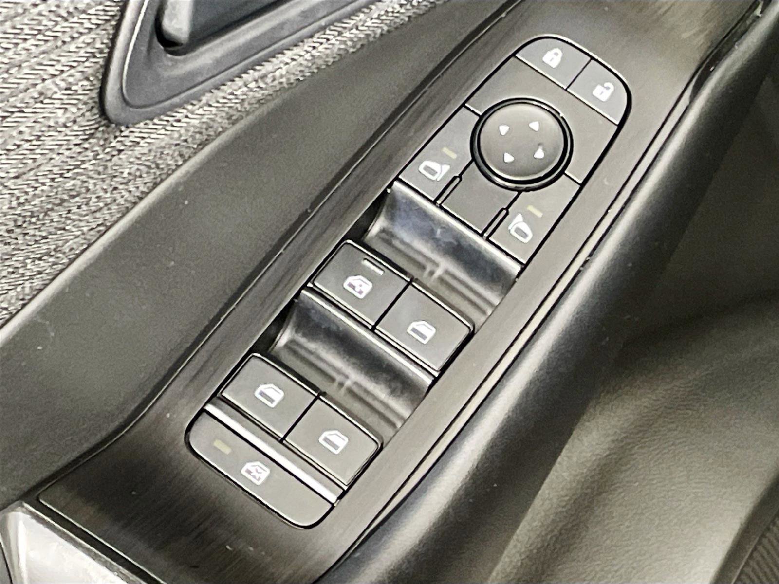 Used 2023 Nissan Rogue S AWD/4WD image 19