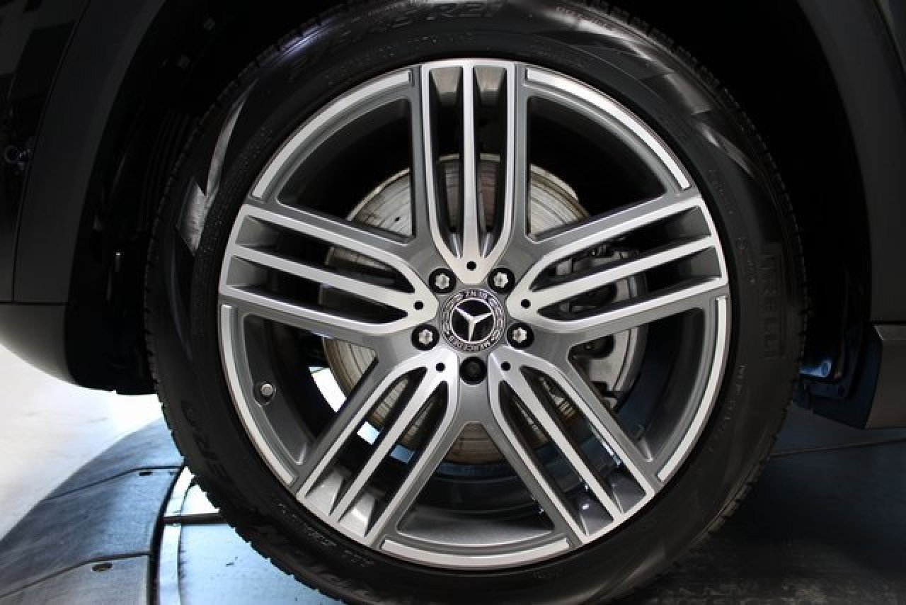 Used 2025 Mercedes-Benz GLS 450 4MATIC image 37