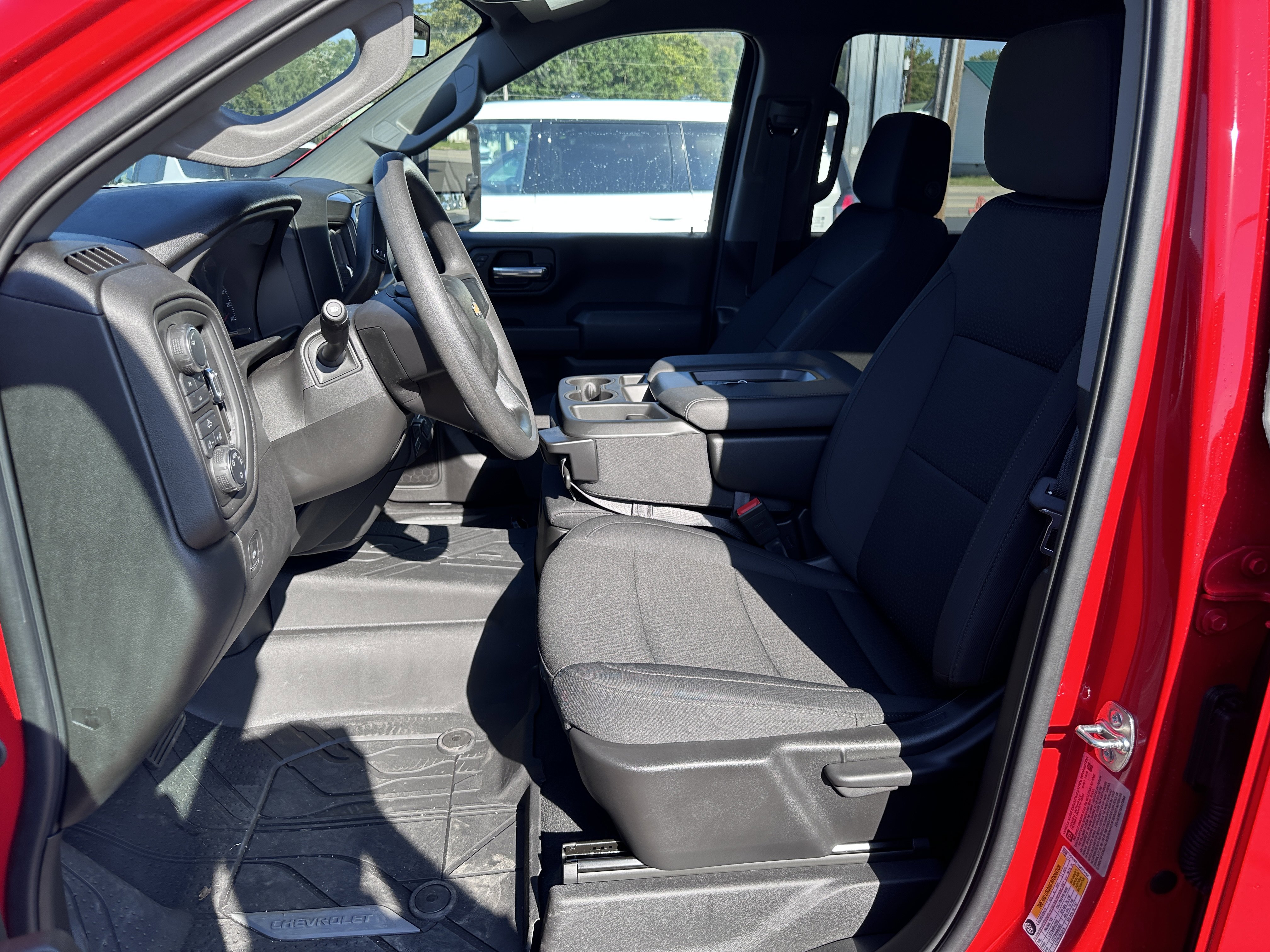 Used 2025 Chevrolet Silverado 2500 Custom image 11